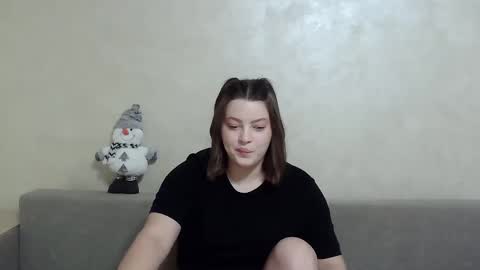 Snapshot of girl_leya chatting on December 5, 10:34 pm girl_leya online show from December 5, 10:34 pm