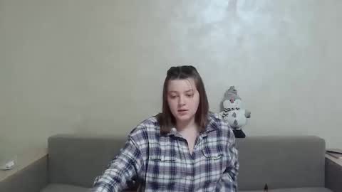 Snapshot of girl_leya chatting on December 18, 2:21 am girl_leya online show from December 18, 2:21 am