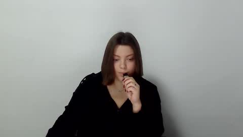 Snapshot of girl_leya chatting on November 26, 8:43 pm girl_leya online show from November 26, 8:43 pm