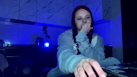 girl_shy07 online show from April 16, 9:39 pm