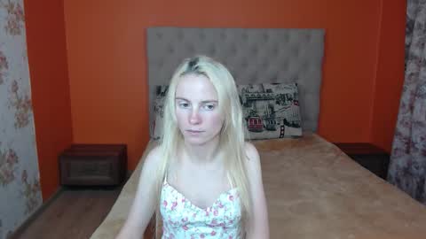 Snapshot of girl_summer97 chatting on December 2, 1:28 pm Katia online show from December 2, 1:28 pm