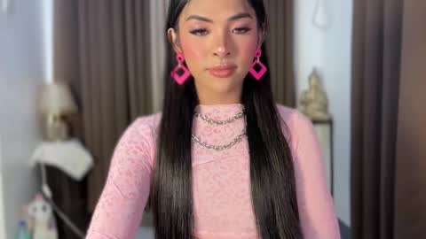 queen ronna online show from February 6, 11:30 pm