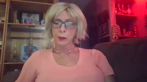 Snapshot of girlinrock chatting on November 15, 1:58 am Girlinrock online show from November 15, 1:58 am