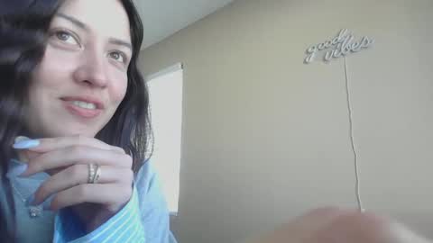 Snapshot of girlnextdoor702 chatting on December 4, 5:32 pm Jasmine online show from December 4, 5:32 pm