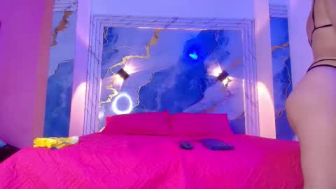 Snapshot of girls_from_medellin chatting on November 11, 3:06 am eleanor and celeste online show from November 11, 3:06 am