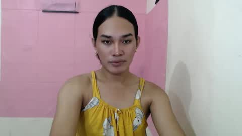 Snapshot of girlthatuneedxxx chatting on December 3, 8:38 am Rhaine online show from December 3, 8:38 am