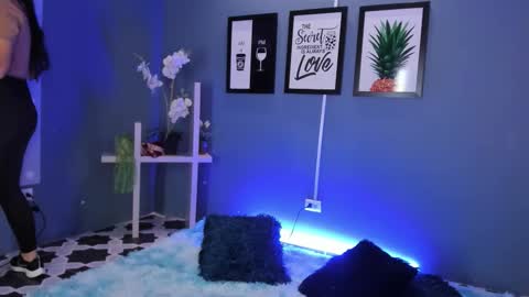     online show from March 10, 10:53 am