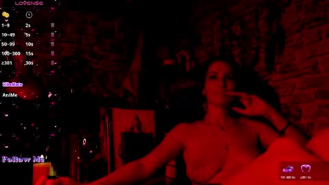 Snapshot of giselebonnet chatting on July 15, 12:49 am Gisle online show from July 15, 12:49 am