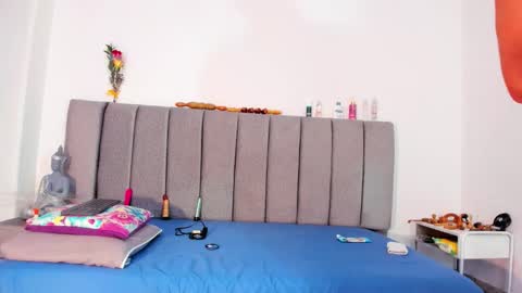 Snapshot of giselle_james chatting on March 2, 6:04 pm giselle_james online show from March 2, 6:04 pm