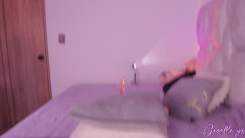 Instagram gisellee  22  online show from February 13, 6:59 pm