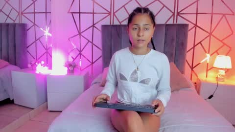 GISELLE ROLDAN online show from January 18, 11:32 am