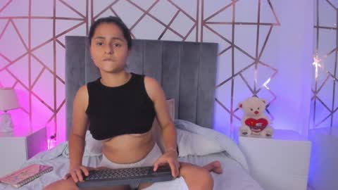 GISELLE ROLDAN online show from February 7, 5:51 pm