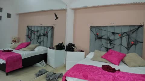 GISELLE ROLDAN online show from October 4, 8:18 pm