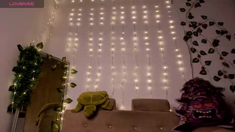 GiuliaCash online show from December 17, 12:22 pm