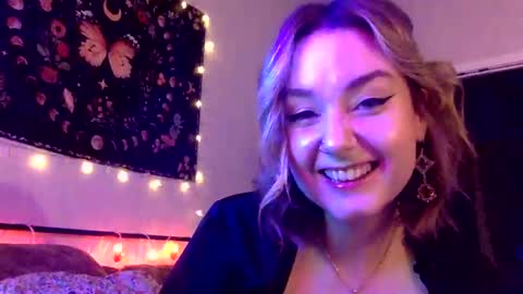 givemesweetdreams online show from December 13, 2:43 am