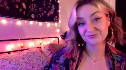 givemesweetdreams online show from September 8, 11:59 pm