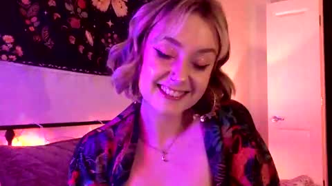 givemesweetdreams online show from October 21, 12:44 am