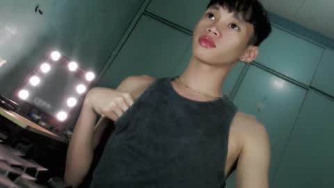 givemethrillx online show from March 22, 9:51 pm