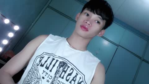 givemethrillx online show from April 9, 1:27 am