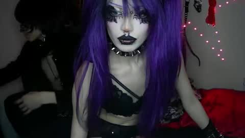 Snapshot of gl00my_gh0ul chatting on December 19, 9:55 pm Gloomy online show from December 19, 9:55 pm