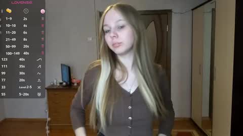 Snapshot of gladissoter chatting on February 9, 7:12 am Violetta online show from February 9, 7:12 am