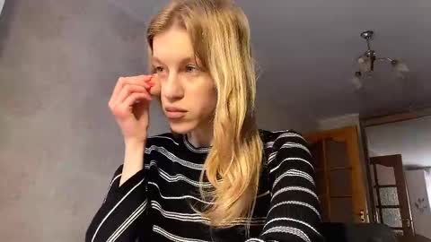 gladyswigg online show from April 3, 9:07 am