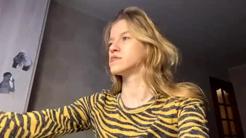 gladyswigg online show from April 11, 3:16 pm