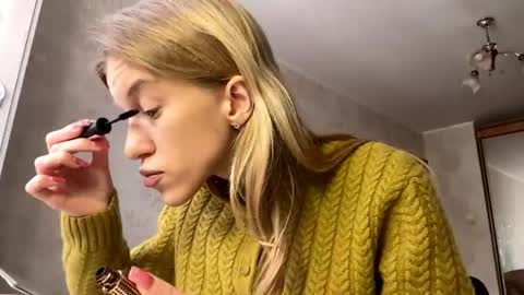 gladyswigg online show from April 12, 3:06 pm