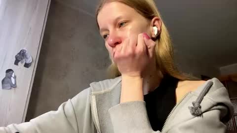 gladyswigg online show from April 14, 9:04 am