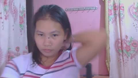 Snapshot of glamgoddess23 chatting on October 28, 12:25 am glamgoddess23 online show from October 28, 12:25 am