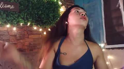 Snapshot of glamorous_trixie chatting on December 16, 5:34 am glamorous_trixie online show from December 16, 5:34 am