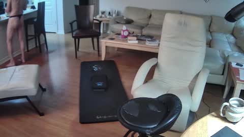 Snapshot of glennbootycam chatting on December 4, 4:05 pm glennbitch online show from December 4, 4:05 pm