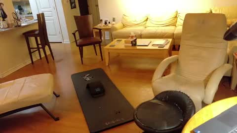 glennbitch online show from April 12, 2:16 am