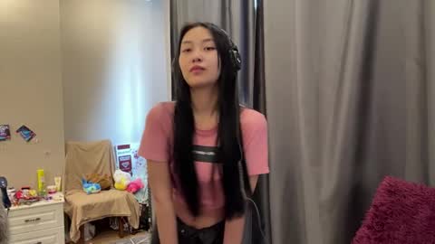 Mia online show from April 1, 7:31 am