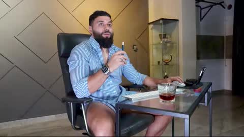 Matthew .. for short call me Matt online show from February 23, 2:40 am