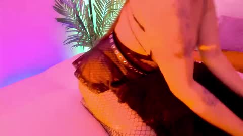 Snapshot of gloomydoll chatting on October 25, 6:02 pm Mimi online show from October 25, 6:02 pm