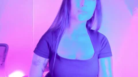 Snapshot of gloomydoll chatting on December 4, 7:00 pm Mimi online show from December 4, 7:00 pm