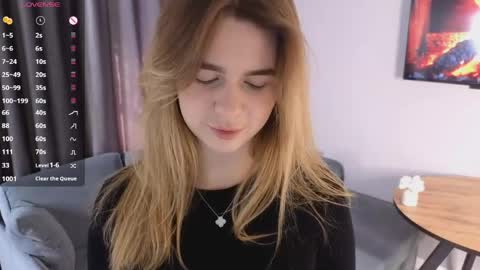 Mia online show from April 15, 10:11 am