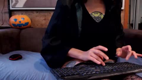 Snapshot of gloryloli chatting on October 23, 9:41 am Tanya online show from October 23, 9:41 am