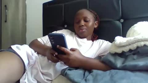 glossybae online show from October 18, 9:43 am