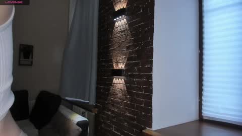 Ann Eliz and Gigi online show from February 18, 2:02 pm