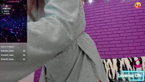 Snapshot of glowmimi chatting on November 11, 9:04 pm Mia online show from November 11, 9:04 pm