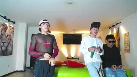 THOMAS AND DAMIAND online show from December 19, 6:37 pm