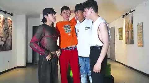 THOMAS AND DAMIAND online show from January 6, 7:39 pm