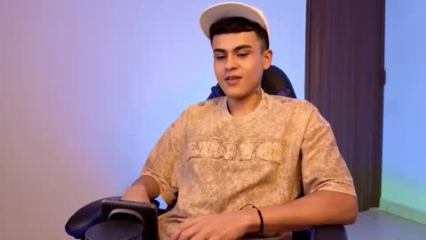 Snapshot of go_santi chatting on February 24, 4:10 am go_santi online show from February 24, 4:10 am