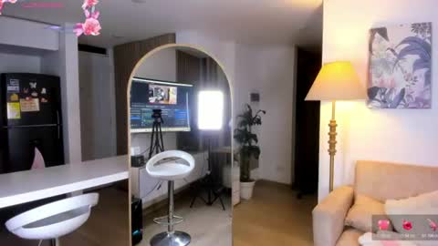 Snapshot of goddess8love chatting on June 17, 4:48 am goddess8love online show from June 17, 4:48 am