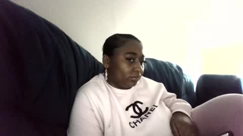 Goddess Allure0 online show from December 8, 7:05 am