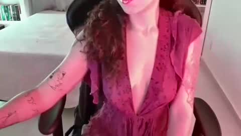 Snapshot of goddess_artemis_ chatting on November 12, 11:14 pm Fauna online show from November 12, 11:14 pm