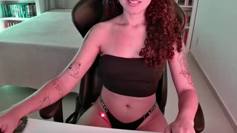 Snapshot of goddess_artemis_ chatting on December 21, 1:57 am Fauna online show from December 21, 1:57 am