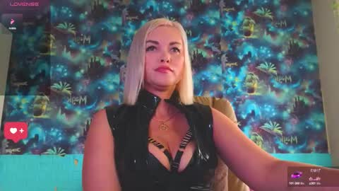Snapshot of goddess_isabella11 chatting on September 13, 3:50 am Mrs. Isabella online show from September 13, 3:50 am